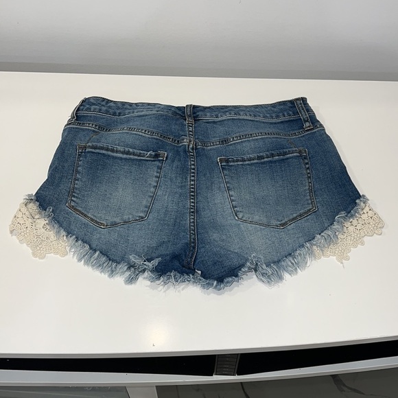BLUE High Rise Super Strech Jean Shorts Lace Hem Festival Boho Size 12/31 - Picture 10 of 15